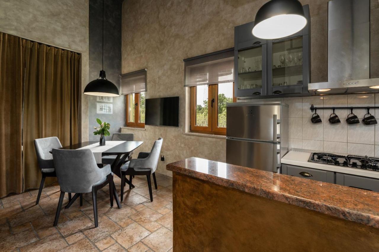 Ela Vi Apartment *